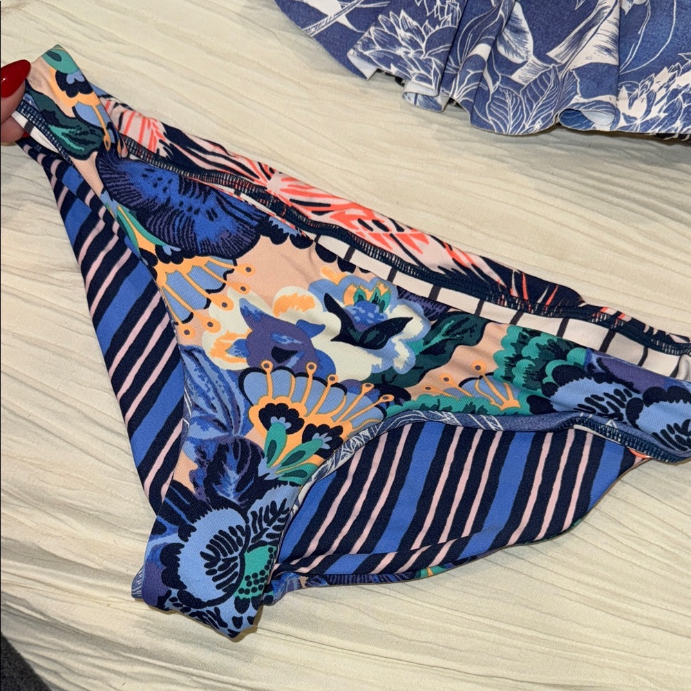 Maaji Flowy Strapless Bikini Set- Reversible - Picture 4 of 4